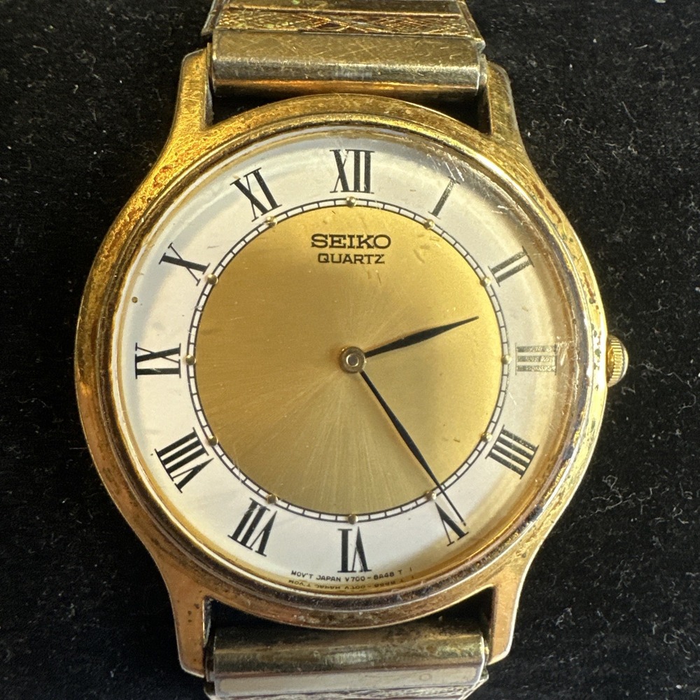 VTG. Men's Seiko 34mm Gold Tone w/ Roman Numerals Quartz Watch V700-8A19 - Picture 2 of 5
